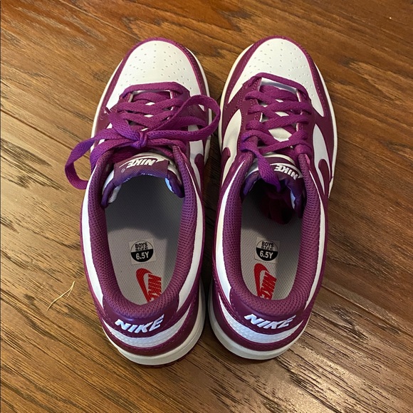 NWT Nike Purple Dunk Low Size 6.5Y - Picture 2 of 7